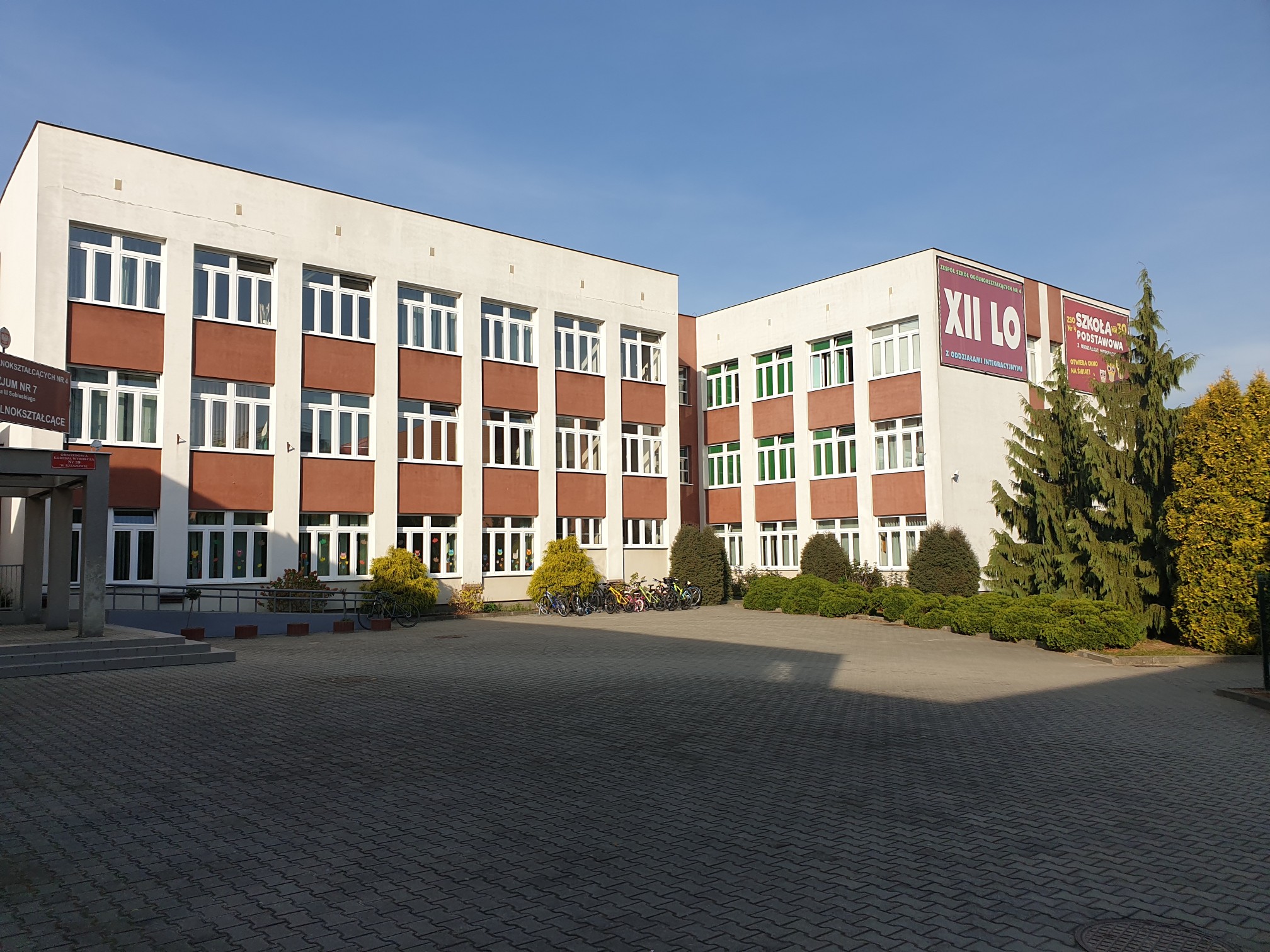 XII Liceum Ogólnokształcące – Zespół Szkół Ogólnokształcących nr 4 w Rzeszowie