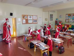 6 grudnia do klas I-III zawitał Święty Mikołaj.