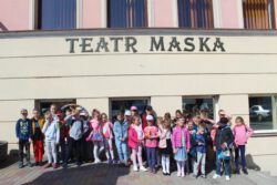 Wyjście uczniów klas 1 do Teatru Maska